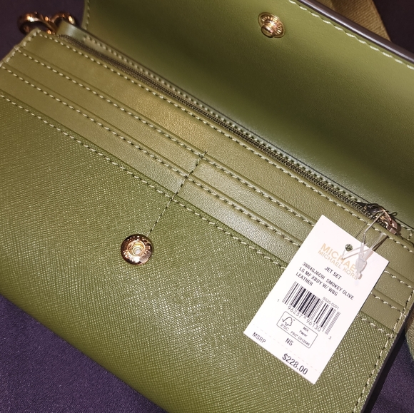 NWT Michael Kors Crossbody - Picture 5 of 6